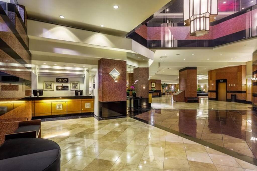 2br Downtown High Ceiling Free Parking And Wifi Appartement